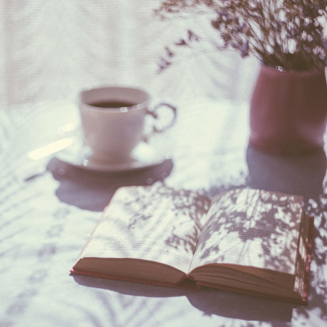 コーヒーを飲みながら読書